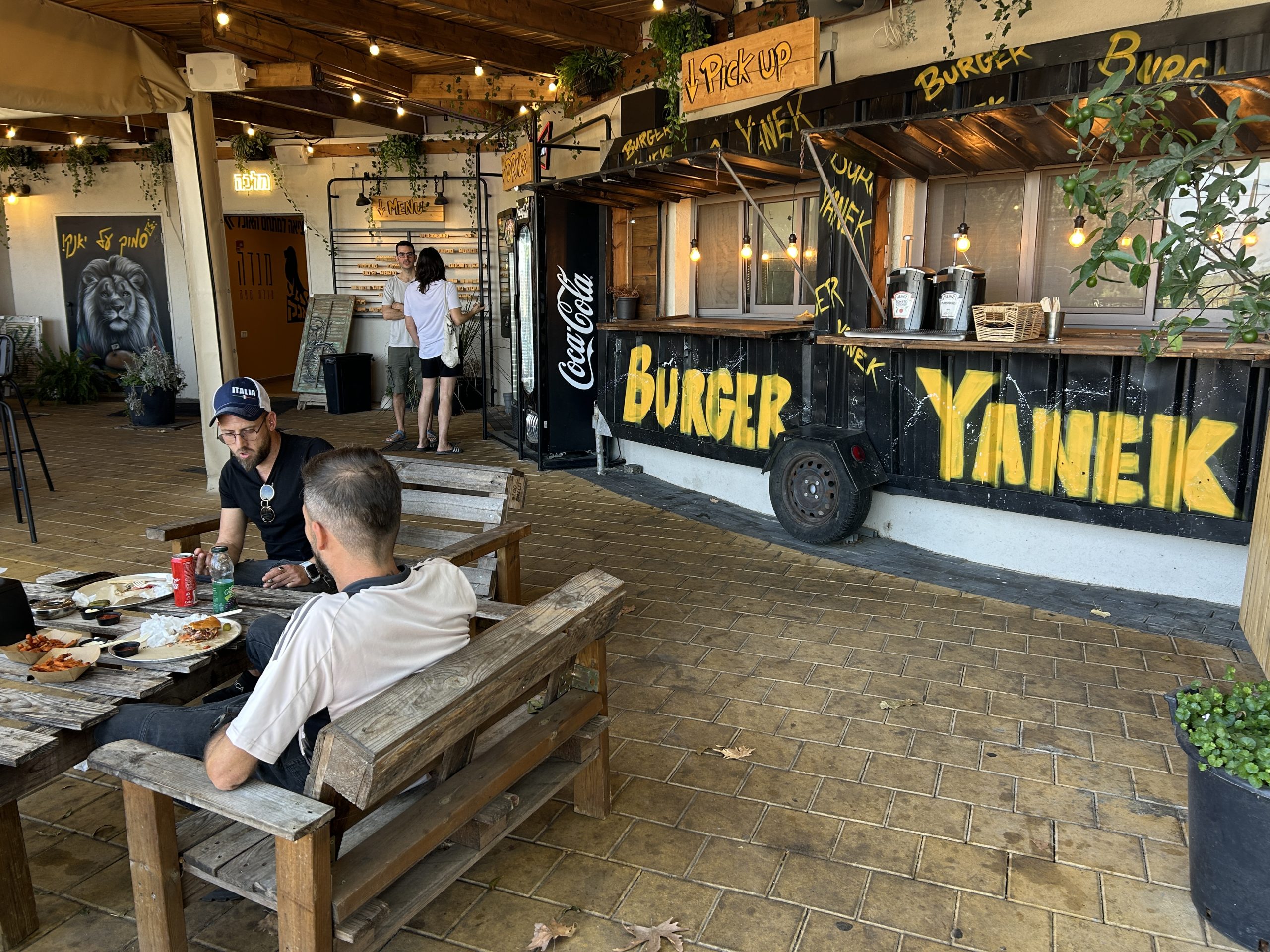 פודטראק חצר יאנק - פשוט לאכול